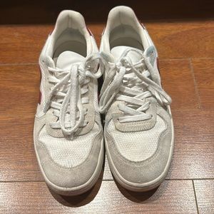 Veja V-10. Size EU 40 -25.5 cms